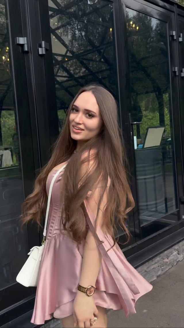 Подружки невесты и невеста👰♀️ какой образ понравился ?)
