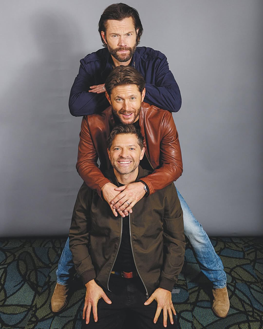 Happy #SPN 20th year reunion! It’s not the years, it’s the mileage… and we’ve been rode hard. #SPNFamily
LINK IN BIO
📸: @chrisschmelke
#supernatural @tvinsider @damianholbrook @jensenackles @jaredpadalecki
