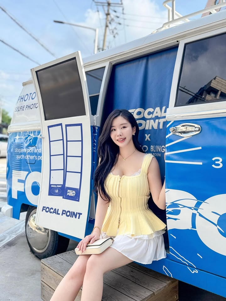 에겐녀 코디 어떤가유?😂💛
더워도 마음까지 청량해지는 이곳에서
완벽했던 주말 나들이💙💙💙💙💙
아니 여기 너무너무 사진 잘나와서 깜짝 놀란거 있죠?
맛있는 디저트들 덕분에 당충전도 제대로!!🫶🏻
서울역에 이런곳이 있다니..🫢🫢
📍’포컬포인트‘ @focal.point.official
👗 @yespecially_official
#서울역카페 #서울핫플 #감성카페 #서울역핫플 #용산카페