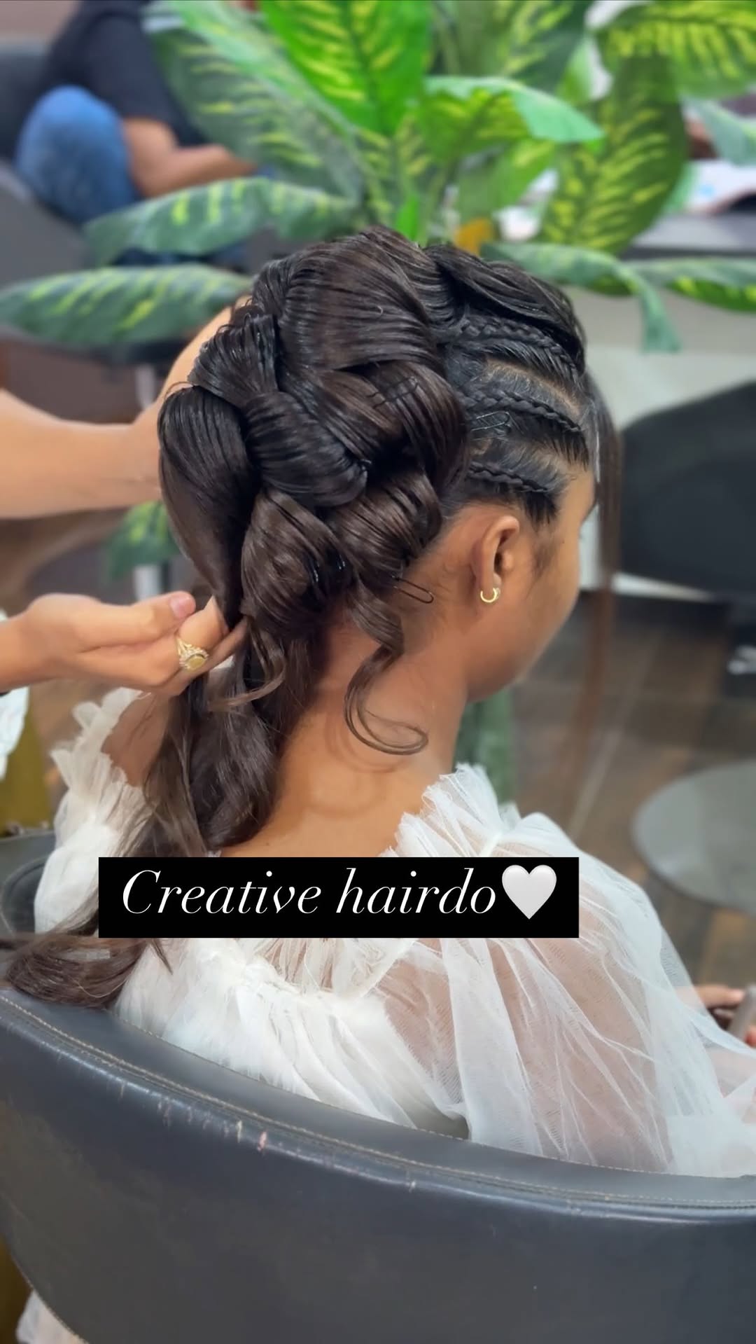 Let your hair bloom like spring.🌸🌺
Follow us for new hair tips and tricks @harsha.modi31 @vivah.beauty.care
#hair #hairstylevideo #hair care products #newhairstyle💇🏽♀️