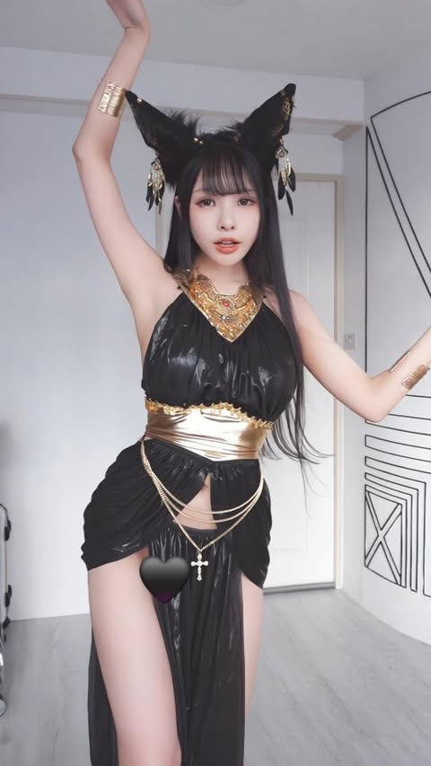「你的心臟是否輕如鴻毛?」
阿努比斯×霜🦊🖤
今生的跳舞次數應該已經超標了(2/?)
#埃及搖 #anubis