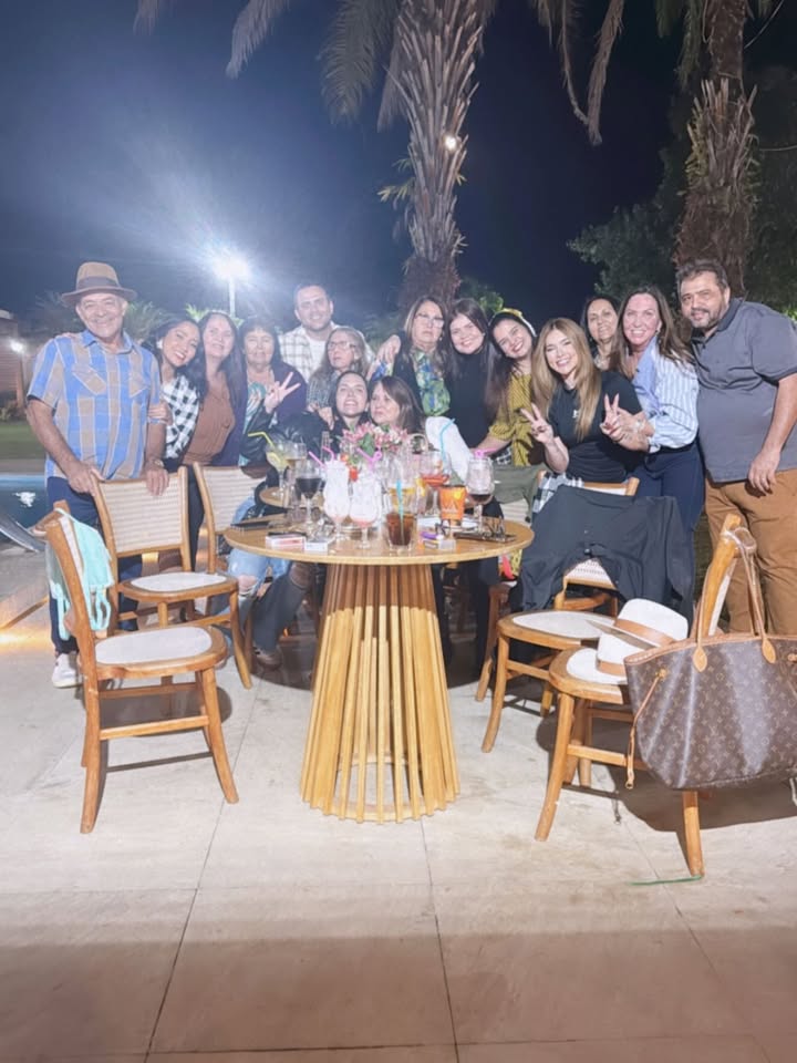 Bastou 2 dias com parte da minha família e na minha terra, para recarregar as energias e fortalecer meu espírito. Não estão tds, mas foi o suficiente p nos fazer muito feliz. Gratidão Família 🙌🙏 AMO MUITO TDS VCS🥰😘❤️
(As fotos e vídeos não ficaram bom e nem está todos , mas é o que temos kkkkkk e tá tudo bem né?😂)