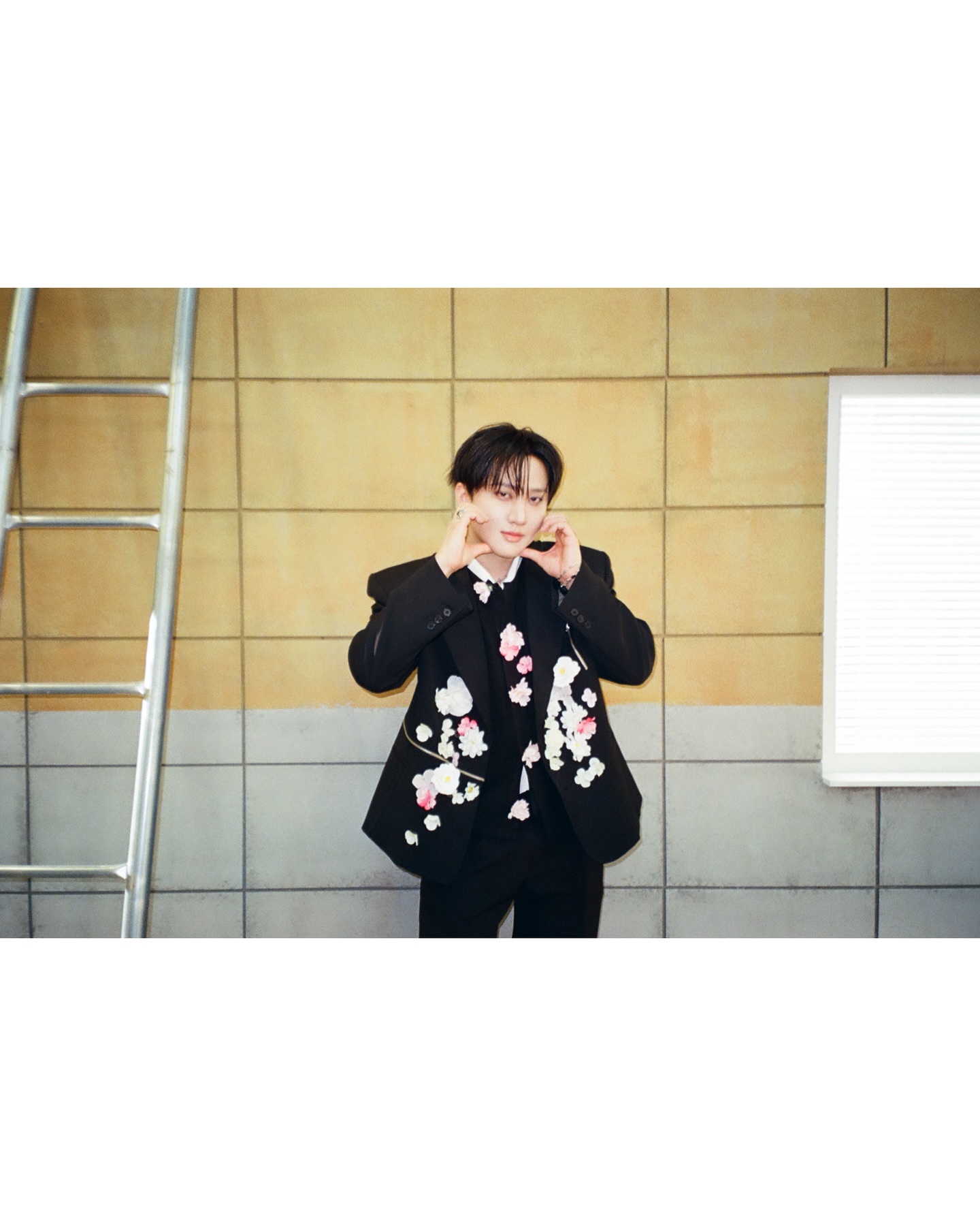 STAY❣️
Stray Kids JAPAN 3rd Mini Album『Hollow』
アルバム準備中のスキズの姿をお届け🎁💓
Hollow Behind Photos
#Changbin #チャンビン 🐖🐇🩷😎
#StrayKids
#スキズ
#スキズ_3rd_Mini
#JAPAN_3rd_Mini_Album
#SKZ_Hollow
