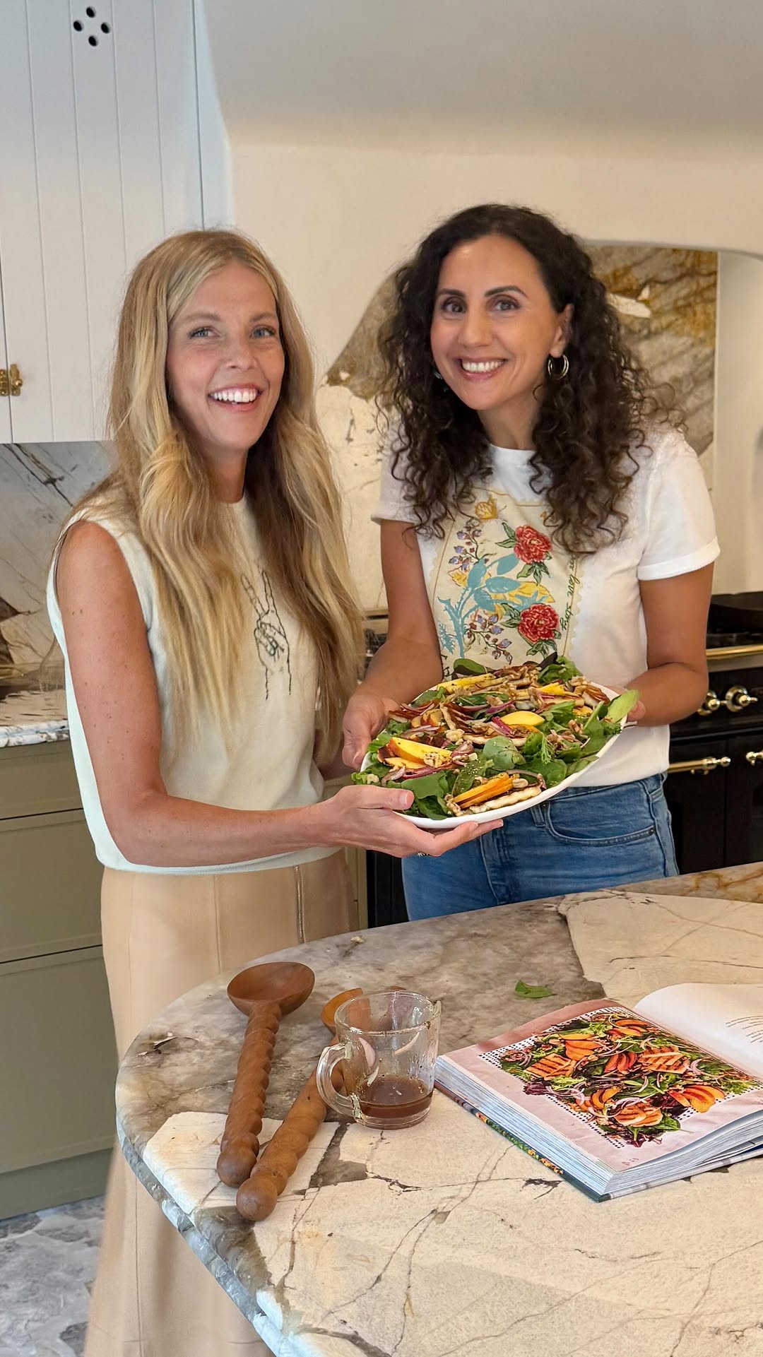 Yesterday, I visited @sarahshermansamuel’s home in Grand Rapids, Michigan and it was so fun to make the halloumi peach salad from my cookbook together in her beautiful, warm kitchen. ☺️ She has such a unique effortless style in designing interiors, furniture and decor that are as warm and inviting as she is! 🩷