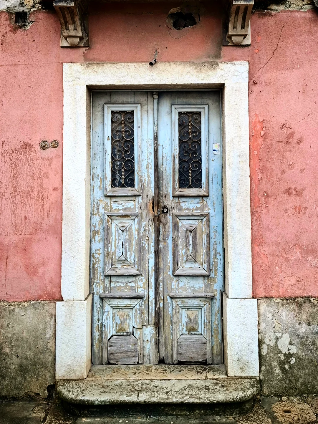 Cascais, Portugal
.
.
.
.
.
.
.
.
.
#be_one_doorsandwindows
#9vaga_doorsandwindows9
#total_doorsandwindows
#thebest_windowsdoors
#amazing_windowsdoors
#alluring_windoors
#world_doorsandwindows
#wallspoetry
#portasejanelaspelomundo
#windows_photogroup
#housesphototrip
#be_one_houses
#doorswindows_greatshots
#world_doorsandwindows
#thebest_windowsdoors
#simpleisbeautifulphotography
#doorswindowsdetails
#portasejanelaspelomundo
#woodmoodhub