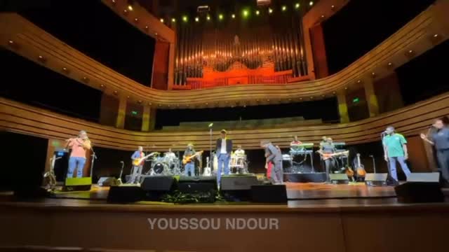 Budapest, on se met entre en place… c’est pour tout de suite ! On a hâte de vous retrouver et de vivre cette soirée ensemble. À tout à l’heure, Budapest !
Netherlands, on arrive demain… préparez-vous !
#TournéeEuropéenne #Budapest #YoussouNdour #SuperÉtoile