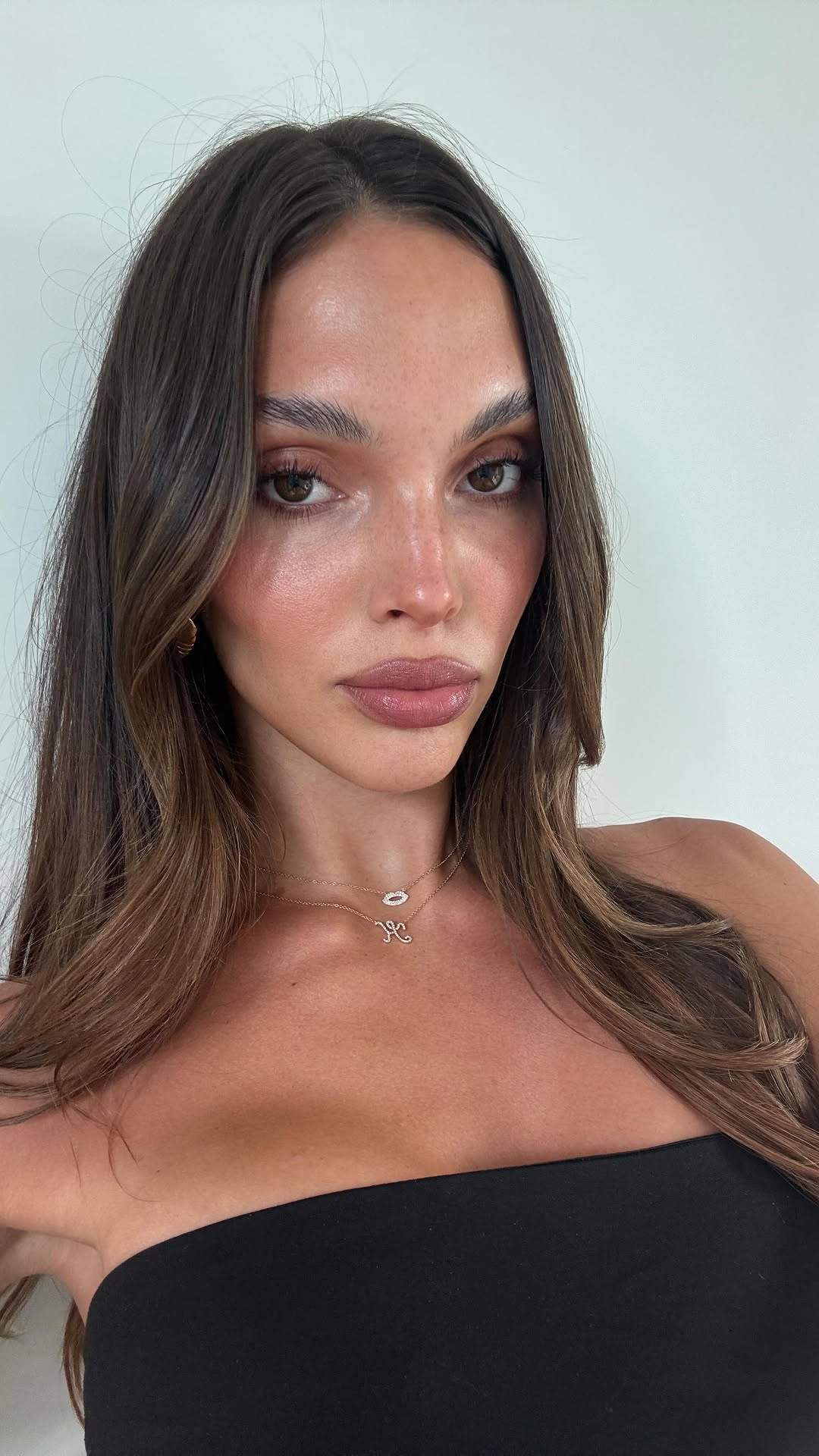 🤎
product details:
@tatcha dewy milk moisturizer
@clinique moisture surge glow serum
@westmanatelier foundation stick
@makeupbymario bronzing and shaping serum
@westmanatelier contour stick
@makebeautyofficial concealer
@charlottetilbury unreal blush healthy glow stick
@kjh.brand hyper shine lite pigment
@saiebeauty baked setting powder
@victoriabeckhambeauty eye liner
@makeupforever artist color crayon
@victoriabeckhambeauty mascara
@reformebeauty lip contour
@makeupforever limitless brown lip liner
@nyxcosmetics lip iv