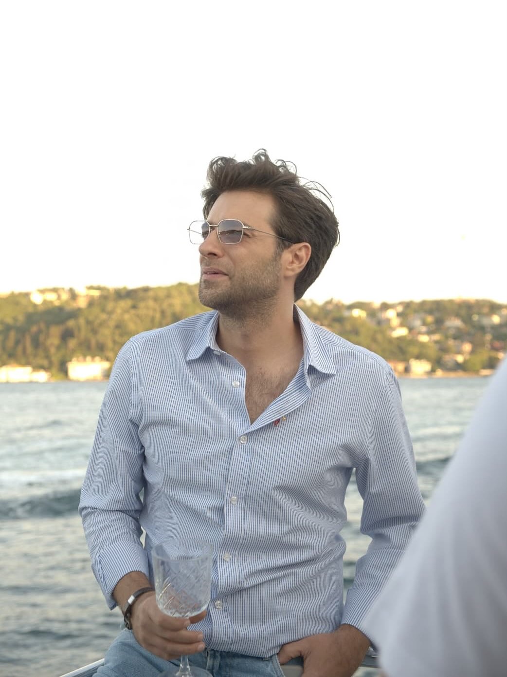 Haddinden fazla mi eglenildi ? 🌅🥂 @cinarmelis @ademaksoy_icmimarlik 🎂 Tum katkida bulunanlara tesekkurler.. #davet #reklam @mera.etc @thefloatingseeya 🍀