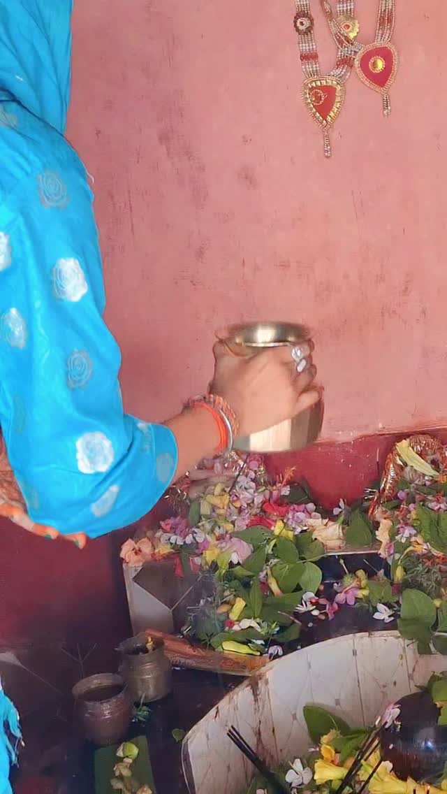 सावन का पहला सोमवारी कि आप सभी को हार्दिक शुभकामनाएं एवं बधाई हर हर महादेव 🙏 #sonam_r_yadav