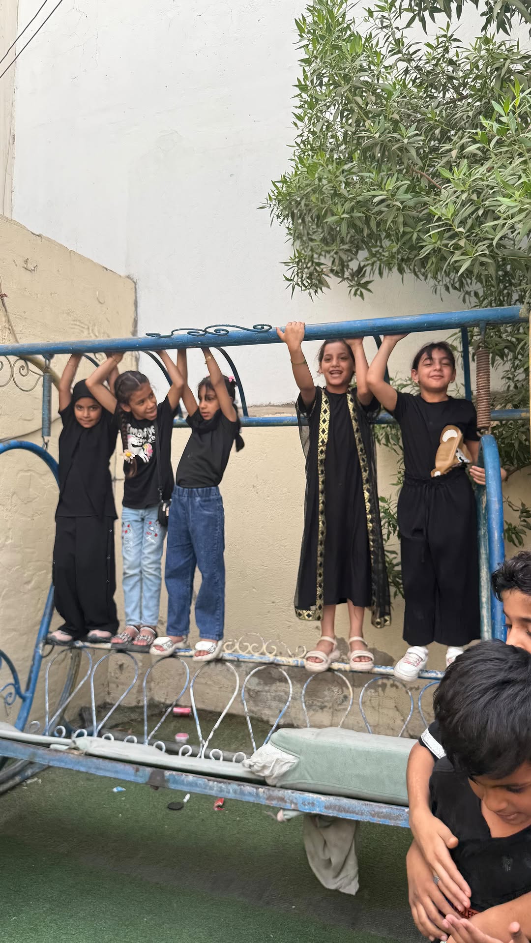 خلال زيارة دار الطفل للأيتام احلى يوم بحياتي احبكم اهوااايه اهوايه لان تنطوني حب وقوة وحنان وبوسات حلوه مثلكم الله يقدرنا على فعل الخير دائماً ويقدركم الدار في منطقة الحبيبيه
شكراً للاخ المساهم دائماً بفعل الخير ووصلني الهم الاستاذ احمد الساعدي 🙏🏻 @ahmed_alsaeediiiii