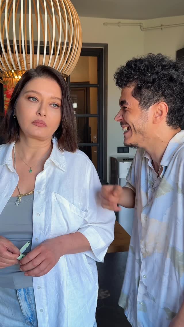 💚Bana yıllarca bu soğuk şakalar yapıldı🥶Bu sıcak havalarda iyi gider aslında🙃Buyrun izleyin sizin de siniriniz bozulsun🤣🤣Sonra sakinleşmek için Doğadan Yeşilçay içersiniz😇💚Mango Lime’lı yıkılıyo bu arada🥭🍋💚Aklına soğuk şaka gelen aşağıya gönül rahatlığıyla yapsın hadi bakalım👇⬇️
Sinir bozucu muhteşem oyunculuğuyla @ahmetarslan1 ‘a teşekkürler 💚💚💚
@dogadan_cay #işbirliği