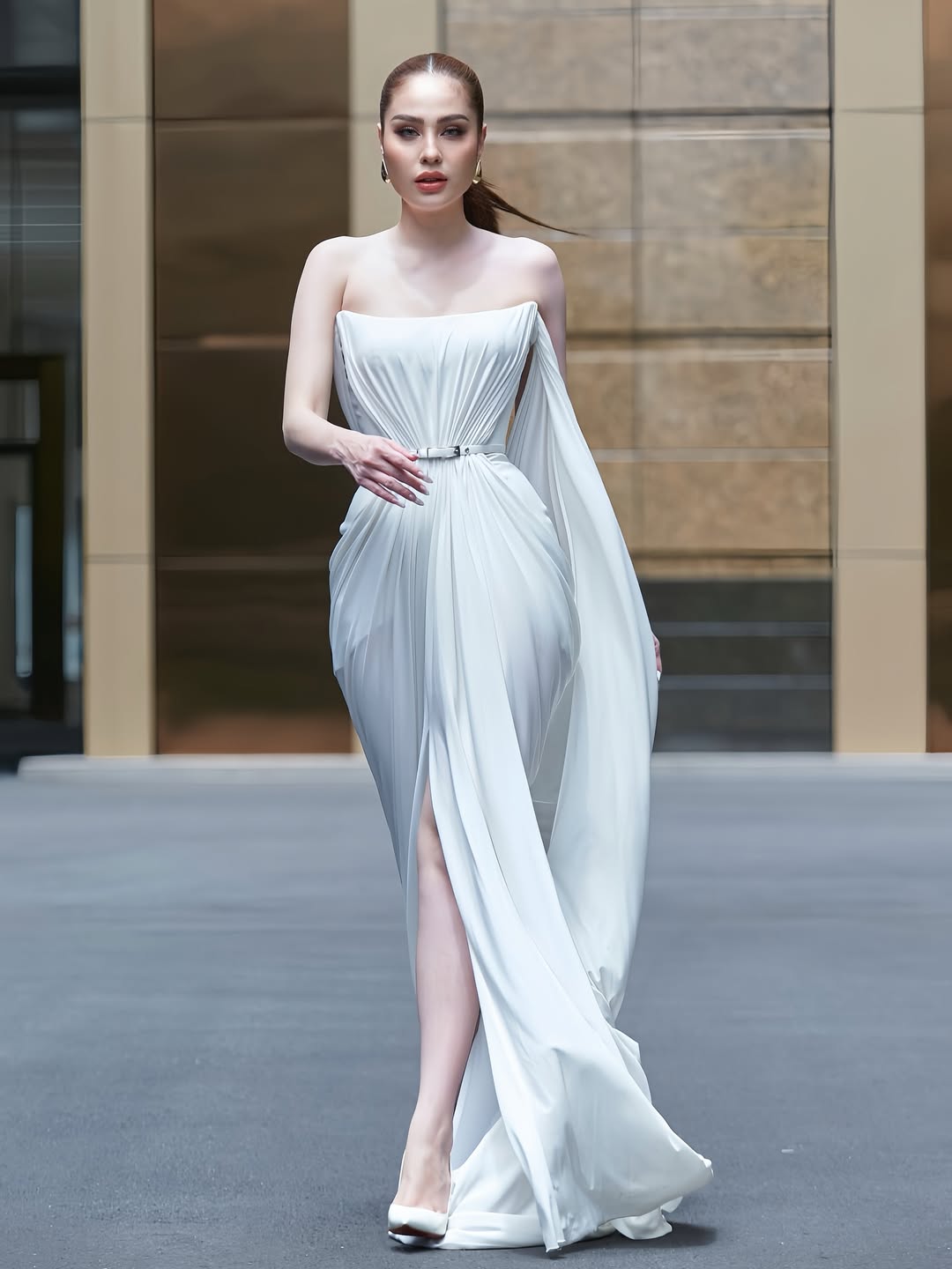 Let them stare. That’s what legends are for.🔥
🥂 @poem_official
🥂 @bentley.bangkok
🥂 @grandecentrepoint.lumphini
👄 @uzicosmetic