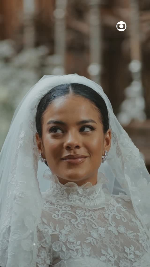 Lá vem Maria de Fátima Acioli toda de branco para se tornar uma Roitman… O grande dia chegou. É a hora do casamento de Afonso e Fátima! 👰🤵♂️ #ValeTudo