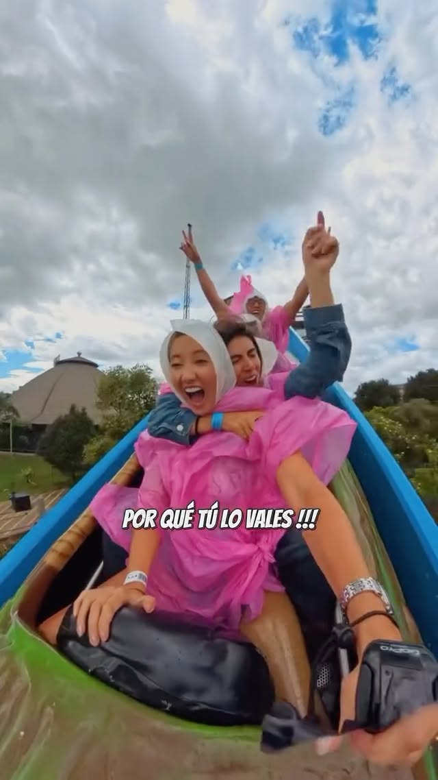 Y tú eres del equipo de los arriesgados o de los miedosos?
Hoy reté a mi equipo de trabajo a superar sus miedos y de repente el reto terminó siendo mío: 😱👀 Maquillarme en las alturas con la nueva Pestañina Big Deal de @lorealparis !!
Yo de lo único que estoy segura es que tuve pestañas de impacto y que sobrevivieron a toda la aventura ✨😀💦