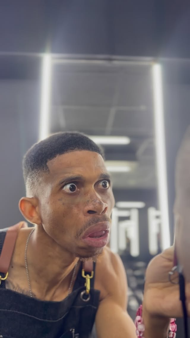 The hairline straight, right? 🤣🥜
#KRM