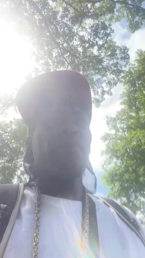 Just got to the park now I’m gonna sit down and relax for a while until they ready for the artists