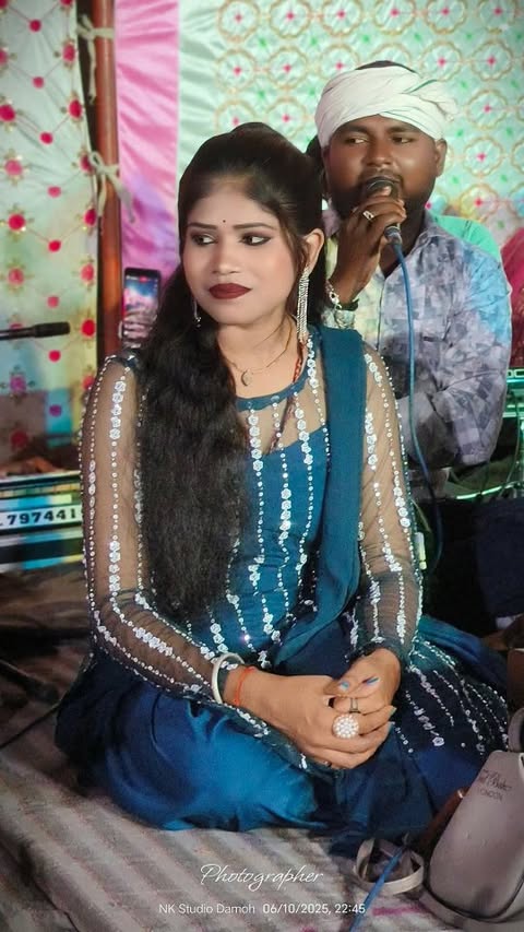 जयसींग राजा ने गाया पीछे से गाना 😂😂
.
#viral #explorepage #trending #explore #instagram #tiktok #love #like #follow #instagood #lokgeet #bundelkhandi #bundeli #bundeli_rai #rai #lalitpur #sagar #jhansi #chhatarpur #singing #viralreels #shayrilover #shayrilovers