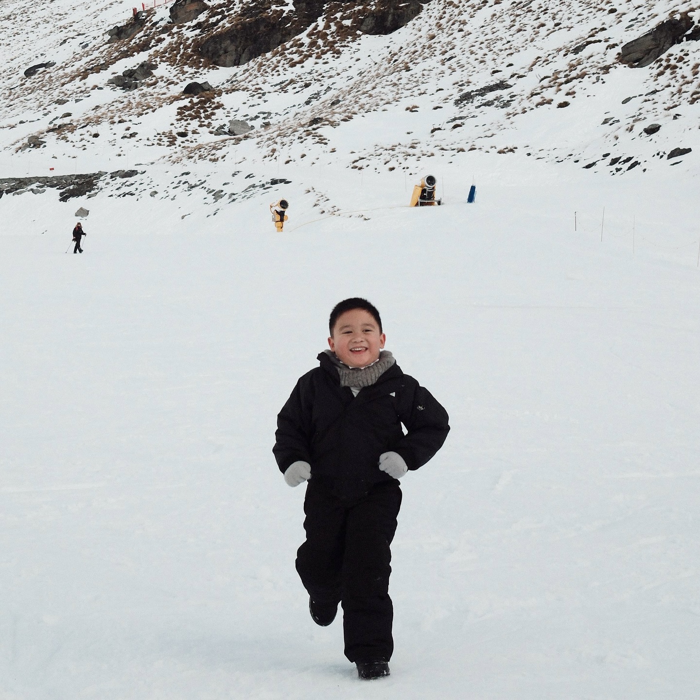 Happy baby…masyaAllah🤏🏻🥹♥️
.
Tapi slide terakhir sihhh bestttt………..cukhuupp ma pa!🤣