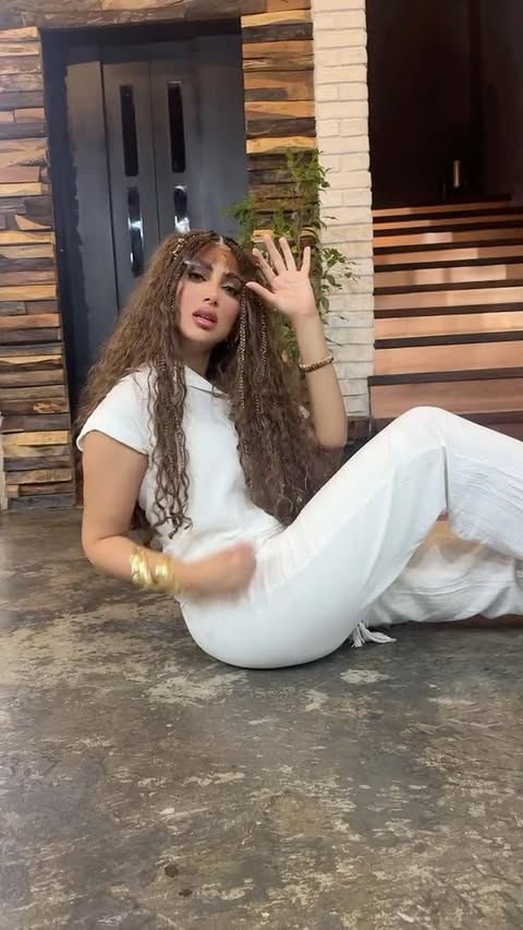 🤓🌹 يالله حطيت ٣ فيدوات وبختفي ٣ سنوات وبرجع 🫨🫨 ادعولي استمر 😂
اتغشمر سويت ابديت حق😂 ..الشغف
باذن الله القادم اقوى بكل شي