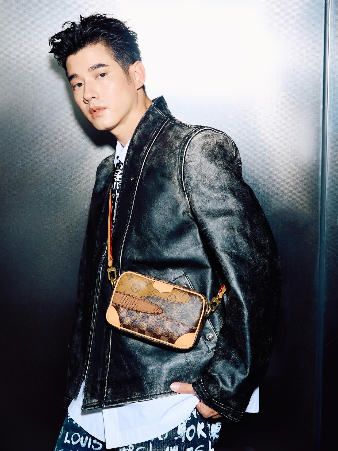 Nothing loud. Just feels right.
@LouisVuitton #LouisVuitton #LVMenFW25