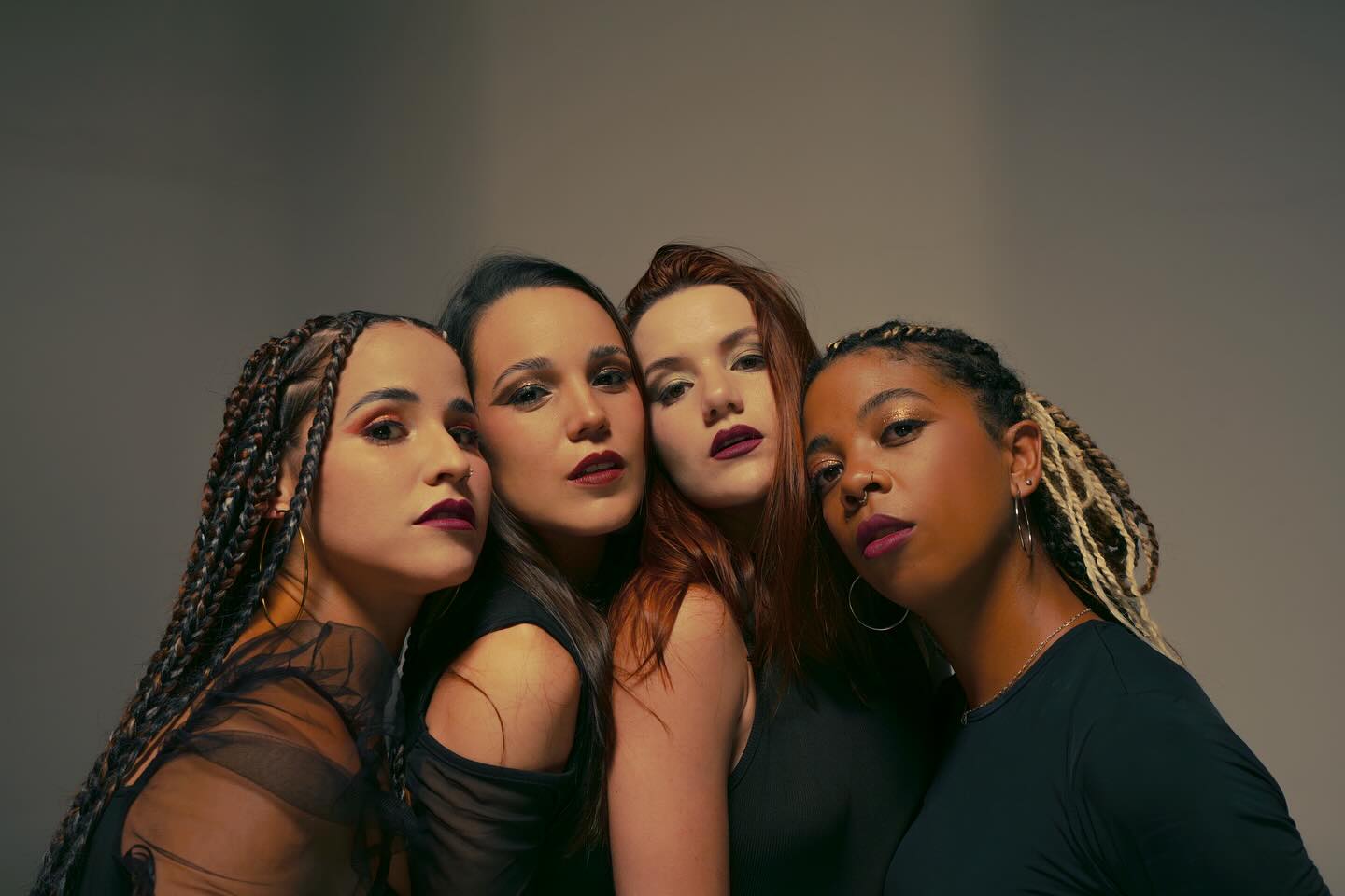 Preguntan a @arevalo_cuba y a @gaby___cuba : ¿Aguantan un primerísimo plano ?
Ellas: Sa!
Asesoría creativa: @co_nexos
Producción: boetrolando @la.hermana_manda