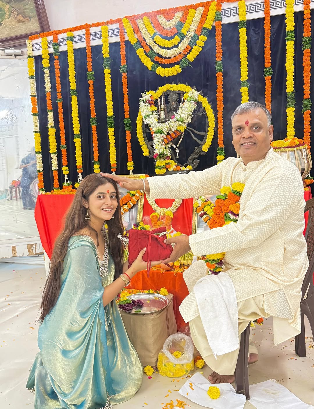 आपने नृत्य को साधना बनाना सिखाया, हर पग में श्रद्धा का भाव जगाया। गुरुपूर्णिमा पर कोटि-कोटि नमन।” @rajendrachaturvedi 🙏 #gurupurnima #insta #instapic #picofthedays #instagram #fyp