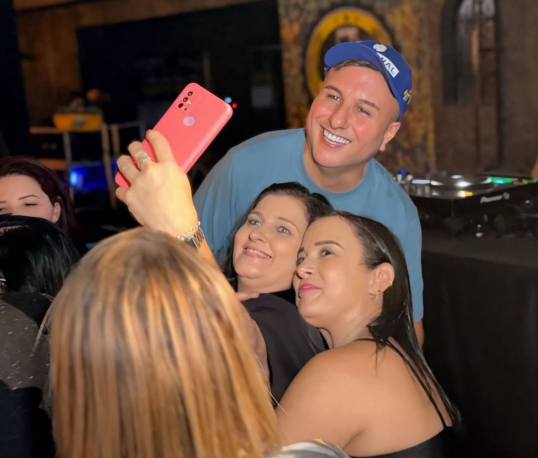 Só para lembrar que neste sábado às 19h tem mais uma edição da festa nostalgia no @vumborabar.