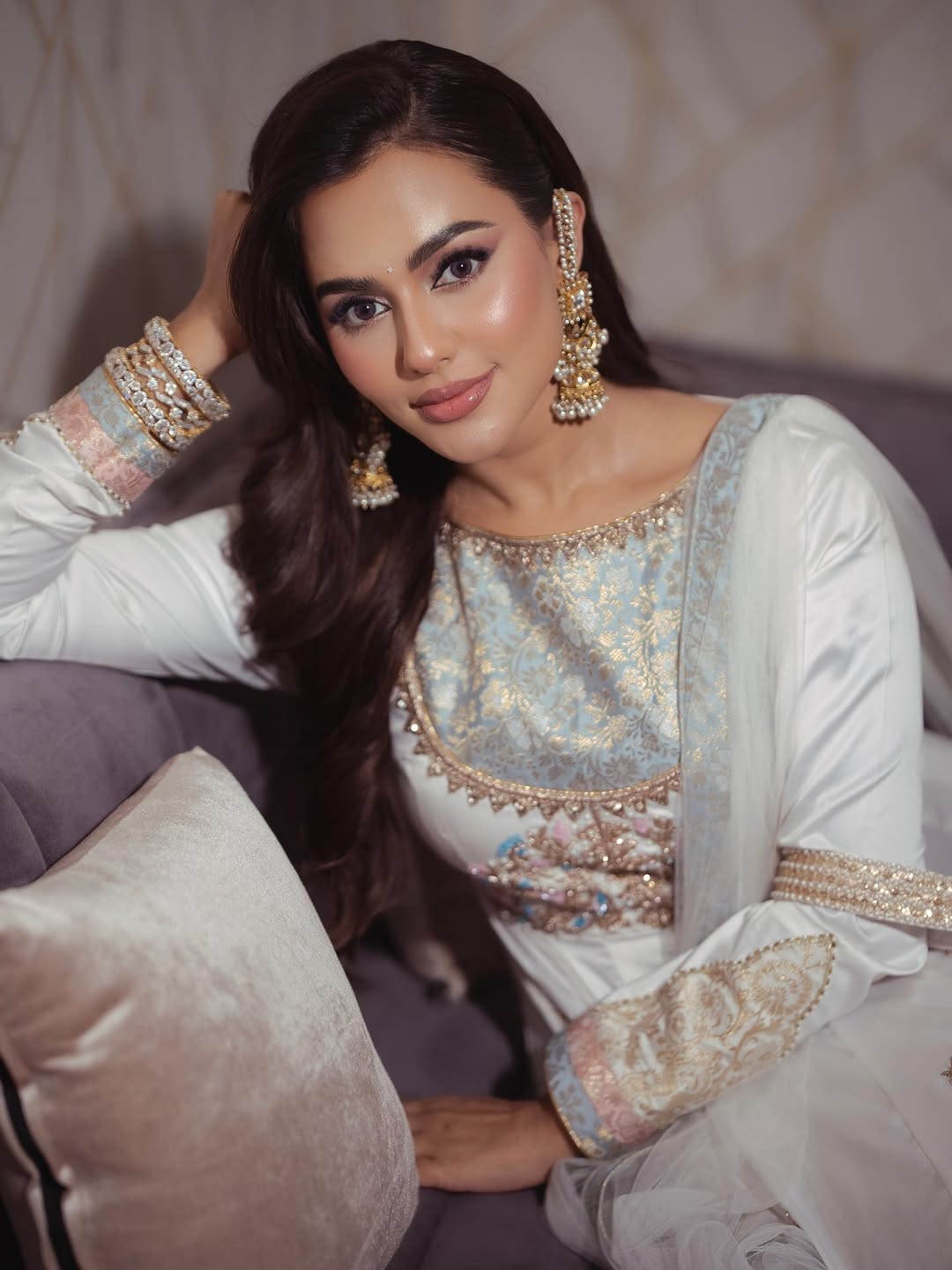 My vision of modern look with that traditional charm. And THE AURA @nusraat_faria is giving is UNREAL.✨❤️
Makeover: Samia Rahman Khan
Photography: @syedshahewar.hussain.7
Outfit: @meherofficials
#HoludLook #MinimalMakeup #SummerBride #TraditionalElegance #DesiGlow
#signature #bride #bridestyle #signaturebrides
📍Gulshan Branch
80 Gulshan Avenue, Lift 5
Adidas Building, beside Renaissance Hotel
For appointments: 01328227587
📍Dhanmondi Branch
House 28, Dhanmondi 5, Lift 4
Beside BAC International Study Center
For appointments: 01328227591