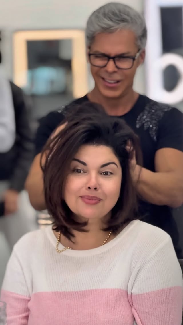 ✨ Corte novo, energia renovada! A maravilhosa Fabiana Karla escolheu leveza e sofisticação no visual. Um trabalho feito com muito carinho por nós! 💇♀️💖. Coloração por ela @naiarahairstylist !!!
Agora conta pra gente: quem aí também ama renovar o visual? 😍✂️
Deixa aqui nos comentários, vamos amar saber! 👇💬
.
.
.
#FabianaKarla #TransformaçãoDeBeleza #VisualNovo #HairGoals #CabeloPoderoso #BelezaReal #EstiloComPersonalidade
#Colab