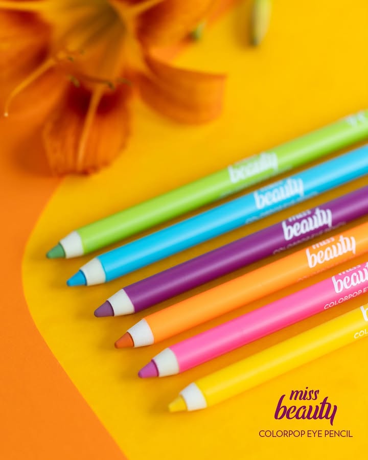 Colorpop Eyepencil renkleriyle tarzınızı tamamlayın!✨
🎨 Canlı ve göz alıcı 6 farklı renkten oluşan bu seriyi hemen keşfedin. Kolay sürülen ve kalıcı yapısı sayesinde bakışlarınız gün boyu dikkat çeksin!
#goldenrose