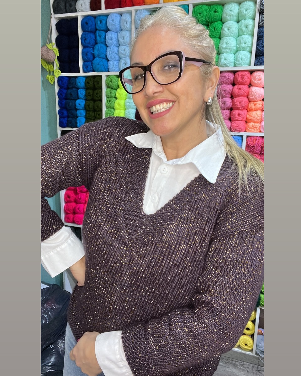 Siempre vale la pena intentarlo🤍
Sueter Stella✨
Esta medida nos llevó 450 gms
Agujas n’5
Ideal para todo tipo de prendas para algún evento o para que brilles en cualquier momento del día! ✨💖
.
Gracias Vivi por la explicación!!🙌🏼
.
Mis seguidoras te lo agradecerán!!!! No?
Comenten si quieren mas descripciones así! 🥰🌷💜
.
Estoy muy regalona este día eh!!! 😂
A tejer 🧶!!!
.
Besos!!! L@s quiero! Andre🩷
.
Floreslan villa del parque y
Floreslan mayorista
