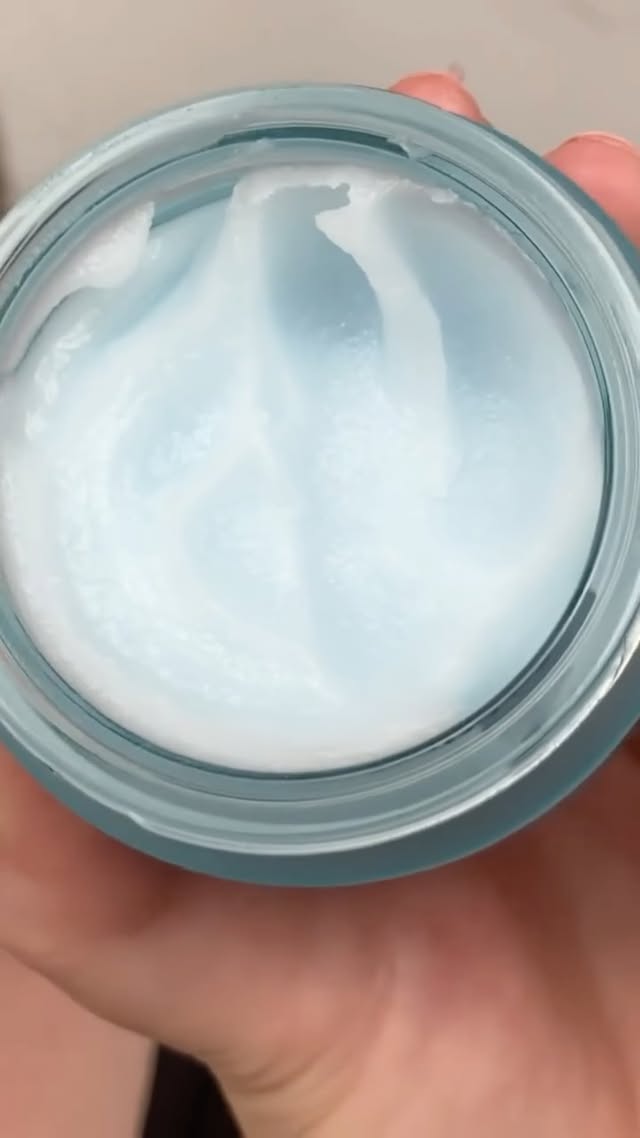 super simple. super hydrating. If you don’t have a skincare routine, hope in a jar water cream is the perfect place to start💧