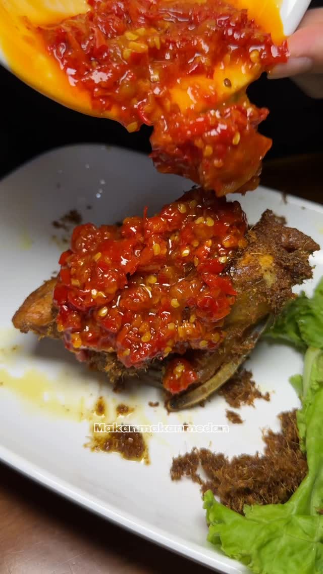 Rekomendasi rumah makan di kabanjahe..
Klw kekabanjahe wajib mampir kewarung legend yg 1 ini..
Pilihan menunya byk, tempatnya luas dan ada mushollahnya juga...
Klw kekabanjahe jgn lupa singgahnya..
📍Warung pojok mas pon
🏠Jl. Jamin Ginting No. 3 Kabanjahe
⏰08:00 - 22:00 WIB
#makanmakanmedan #bismillah #kulinernusantara #kulinerindonesia #warungmakan #warungpojokmaspon #kulinerkabanjahe #kabanjahe #rumahmakan #kulinerhits #kulinerlegendaris #legend #kulinermedan #kulinersumut