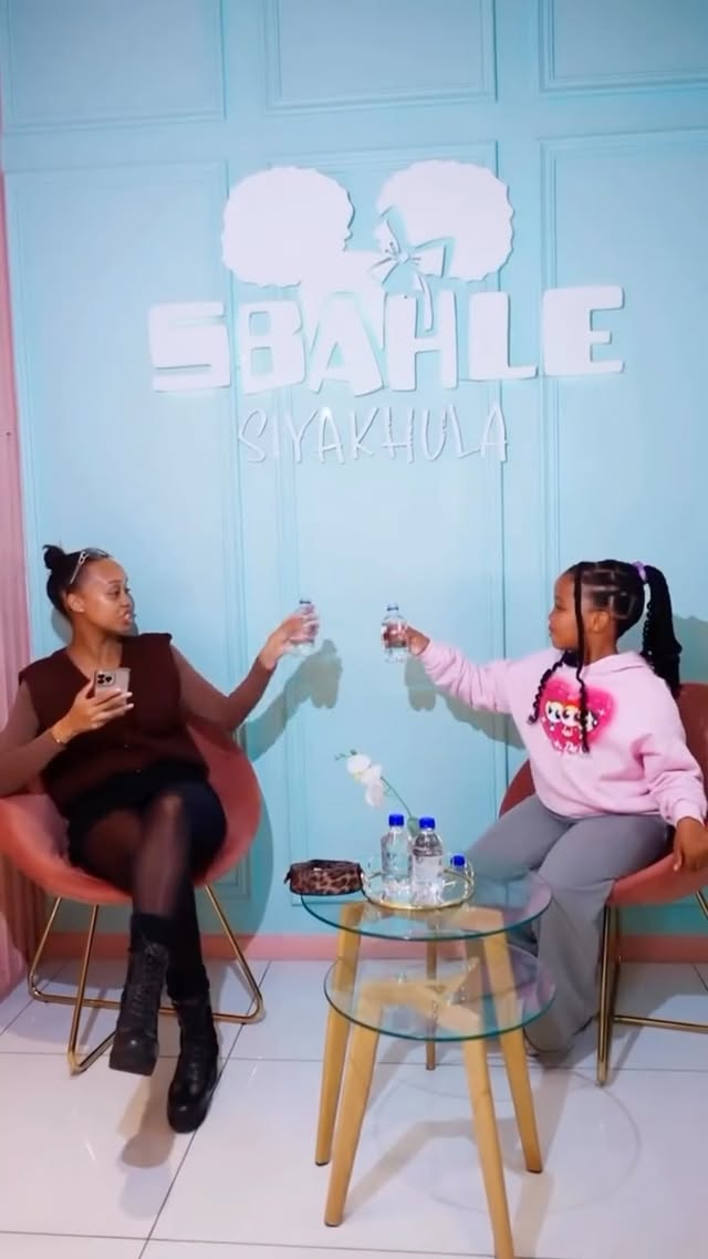 We are dropping this here so you don’t have to struggle to find your salon when it’s #BackToSchool, soooon 🤪❤️💃🏾
Remember to make your bookings or you can just walk in. We are at The Marc Shopping centre, Rivonia road, Sandton.
See you guys soooon…✨
Production by @numediahouse_za