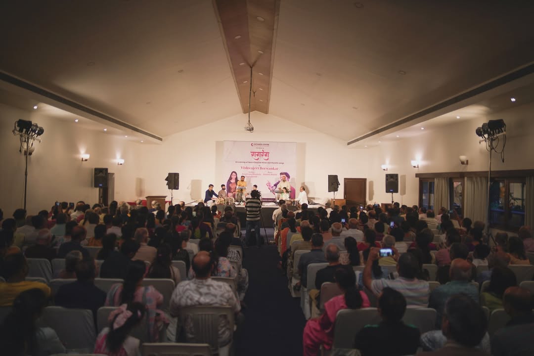 A FULLHOUSE FOR RAAG RANG
“Nagpur, you made it magical! A housefull concert at Chitnavis Centre and hearts full of music. Grateful beyond words! 💫🎶
What a night! A packed house, powerful energy, and pure music at Chitnavis Centre, Nagpur. Thank you for this love! 🙏🎶
#HousefullConcert #NagpurMagic #vishwajeetlive #raag #chitnaviscentre