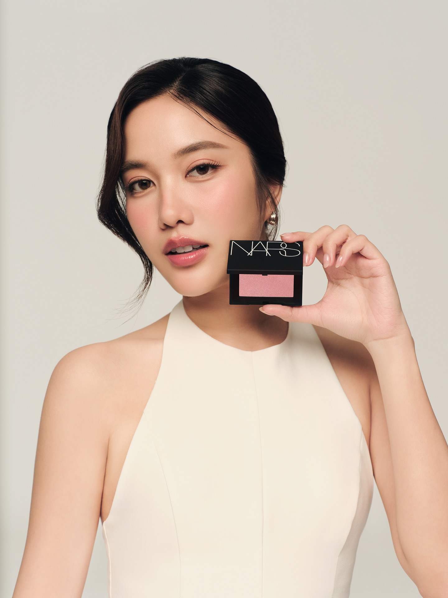 NARS Orgasm ที่สุดบลัชออนที่ฟรีนอยากบอกต่อ ด้วยสี Peachy Pink ที่มาพร้อมประกายทองบางเบา ให้ลุคโกลว์สุขภาพดีแบบ effortless เข้าได้กับทุกโทนสีผิว ไม่ว่าลุคไหนก็เอาอยู่💖
พิเศษฉลอง ORGASM Month พบกับโปรโมชั่นสุดคุ้มเมื่อช้อปผลิตภัณฑ์เฉดสี Orgasm
ที่เคาน์เตอร์ NARS ทุกสาขา ตั้งแต่วันนี้ จนถึง 31 กรกฎาคม นี้เท่านั้น
#NARSTHAILAND #NARSISSIST