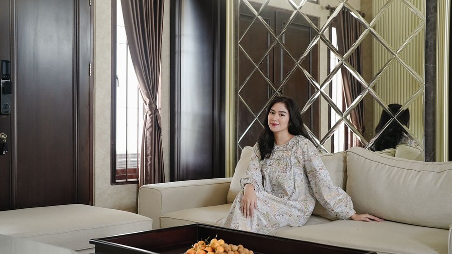 @rosewoodliving emang juara kl soal sofa, nyaman dan elegan bgt, rumah jd tmbh cantik 😍😍
#rosewoodliving