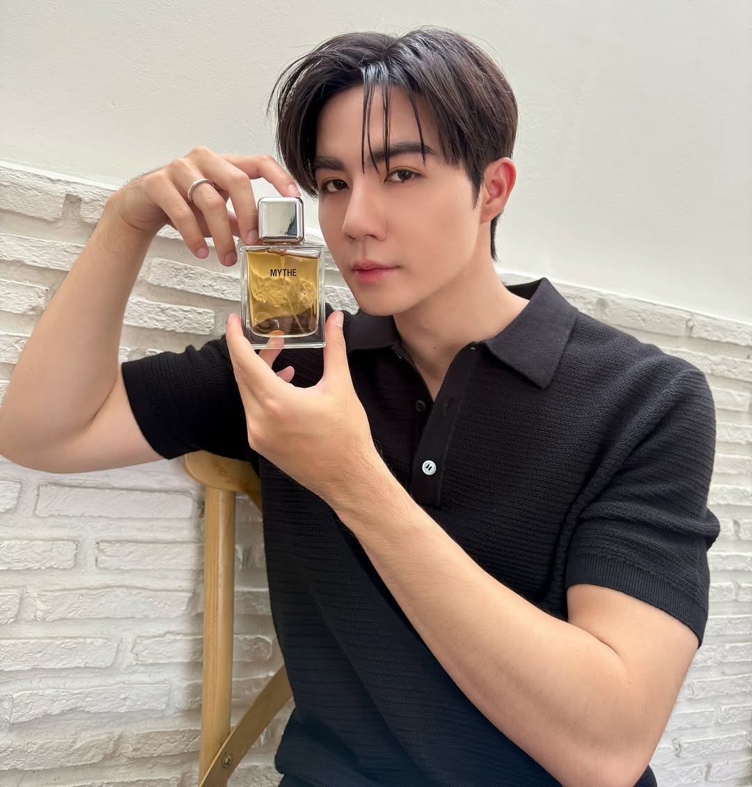 COS Perfumery makes its debut four exquisite eau de parfums and a collection of scented candles.
@cosstores #COSThailand