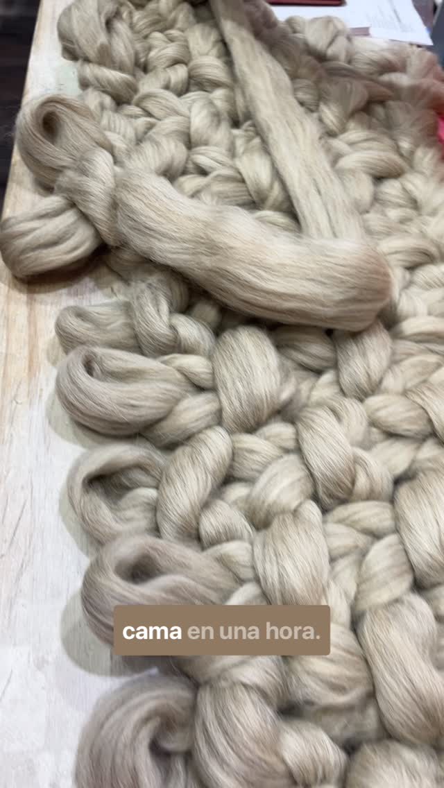 Vellon XXL pura lana🐏
Ideal para mantas nórdicas y almohadones ☃️
.
Martes último día de promo!
🎉Llevate los 2 kilos x $30.000 Ef.
No me digas que no es el mejor regalo para el día del amig@🌷💖
.
Recorda q las promos son solo efectivo (Transferencia solo si estas en otra provincia 🇦🇷)
.
Somos distribuidores directos de hilados LHO ♥️
.
Estamos en nogoya 3176
Villa del parque
Lunes a viernes de
10;30 a 20hs 🌈💚sábado 9:30 a 20hs
.
Nuestros WhatsApp para consultas y pedidos
📲3544692114
📲11-2625-3105
Si estás interesada en comprar por mayor mándanos tu msje acá
📲113021-3785
.
Hacemos envíos a todo el pais 🇦🇷
Te lo enviamos por correo Argentino o el transporte q vos elijas.
.
Hacemos delivery🛵
Todo caba el costo es de $3.500
Y si estas en prov de Bs As consulta costo de envío por los WhatsApp publicados ☝🏽.
.
Floreslan almacen de lanas 🧶❤️🧶
Floreslan, almacén de lanas 🧶
#tejidos #tejidosamano✋ #tejeresmisuperpoder #tejer #croche #crocheting #crochetaddict #crochetersofinstagram #crochetbag #crochetinspiration #crochetlover #lanas #lanasnaturales #lanasforeverhome #hilosdealgodon #2agujas #2agujasycrochet #ovillos #tricot #tricotaddict #tricotinfantil #crochetpattern #crochetfeitoamao #crocheteveryday #amotejercrochet