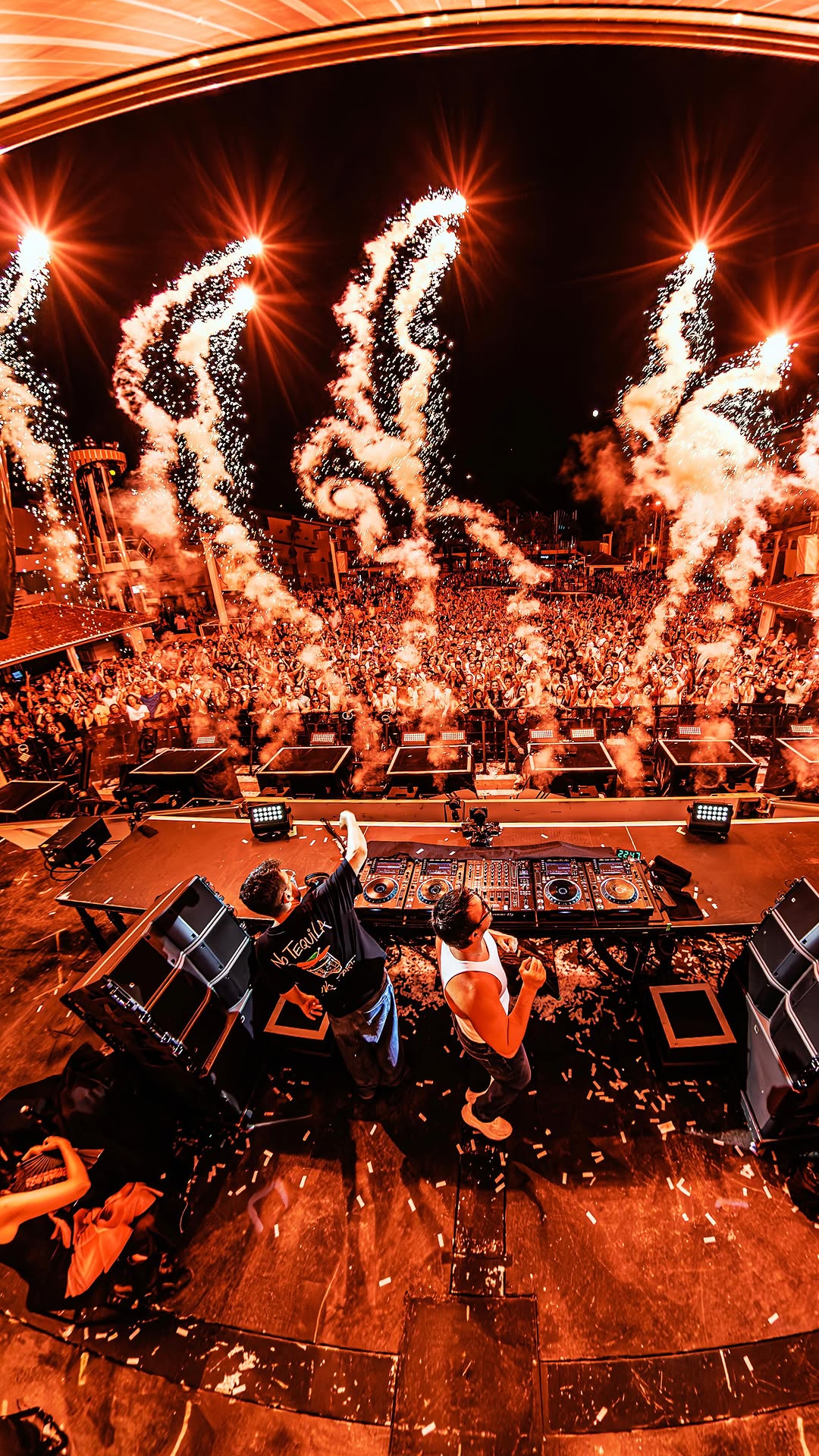 Crazy atmosphere last week @ushuaiaibiza! We’re back this Wednesday! 🥵
#electronicmusic #dimitrivegasandlikemike #ibiza
