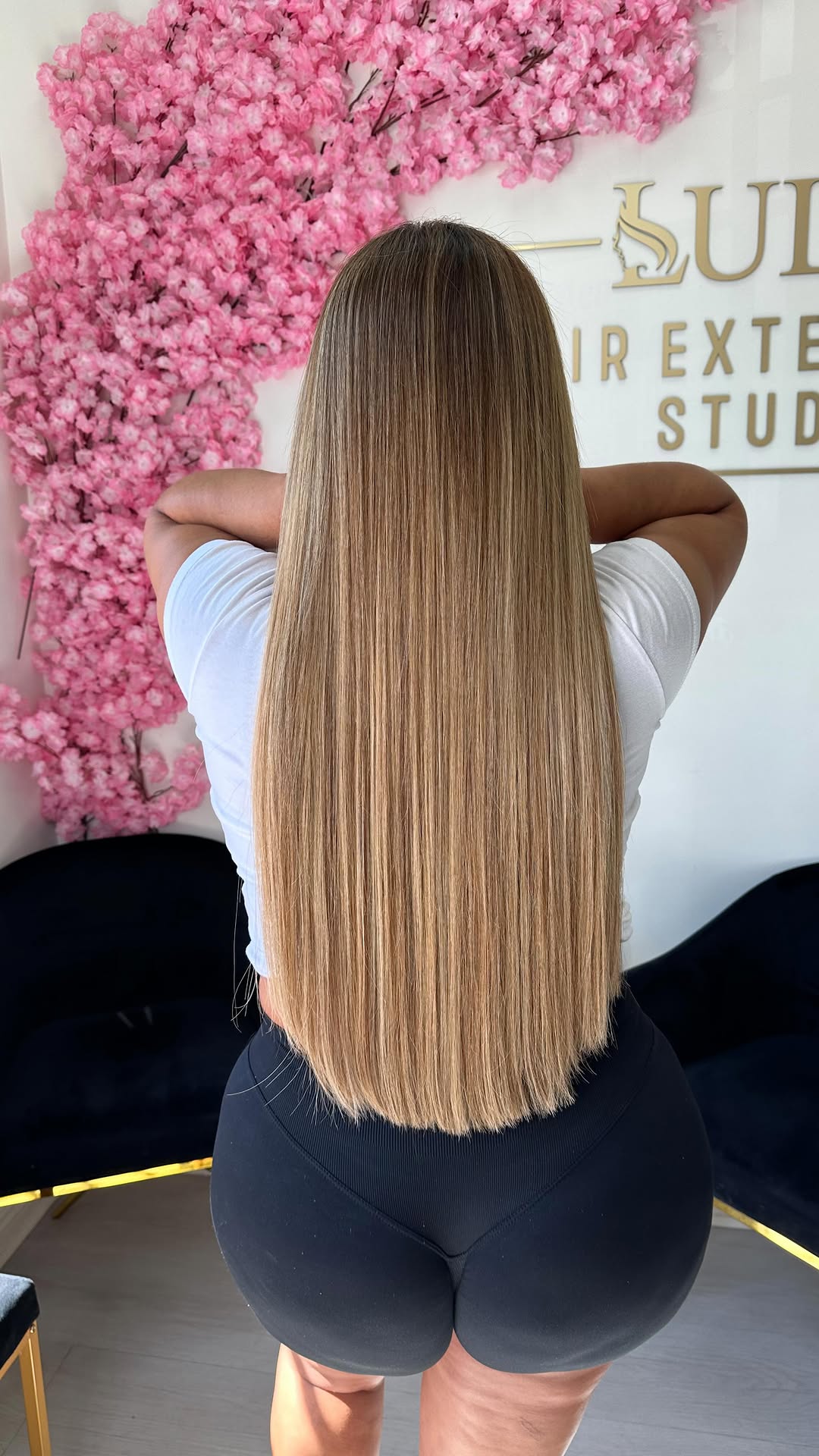 Happy Monday ❤️ I love all my clients . And when I get a change too work with fashion nova models it makes my job more interesting 🤭🥰thanks @shellraven .#hairextensions #explorer @fashionnovacurve@luluhairshop