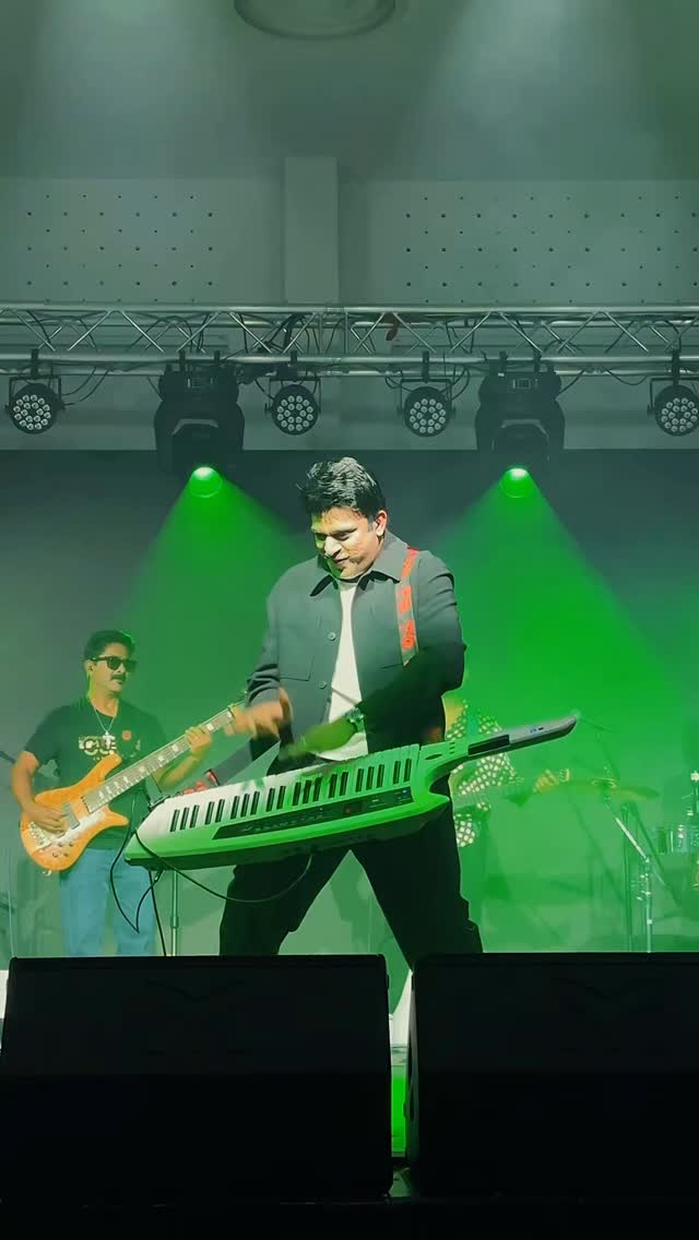 UK vibes with a powerpacked team and an electrifying audience💥
Heyy..!!crowd your energy was❤️🔥
With me our evergreen star @kunchacks ,one and only @rameshpisharody ,magical singers @rimitomy @syam.prasu @sreenath.sivasankaran ,Amazing actress and dancer @malavikacmenon and our wonderful musicians @francisxavier_violin @palakkadmurali @josybass_official @linulal_21 @shikkudanjacob @arpith.samuel
It’s a pure blend❤️✨
And a big thanks to Soban george for the team here