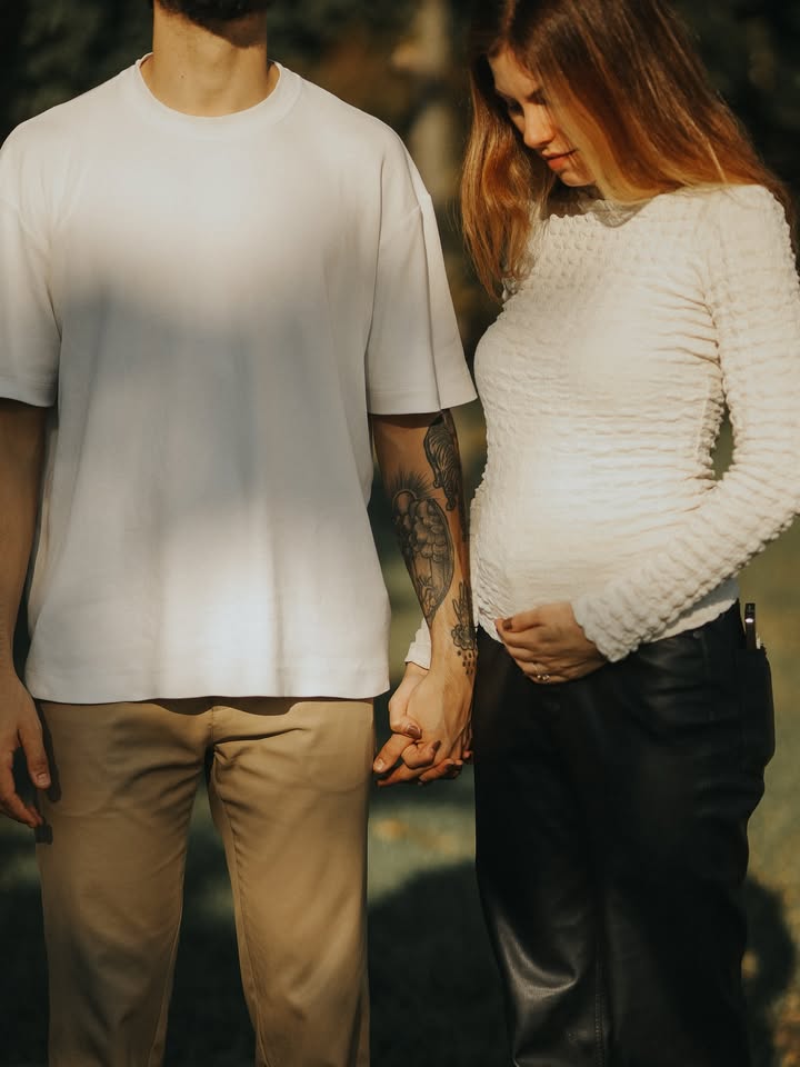 Algumas das fotos desse momento tão especial para a nossa família! Já não vemos a hora de conhecer mais um presente que Deus nos deu 🙌🏽❤️
We already love you so much 😍🥳