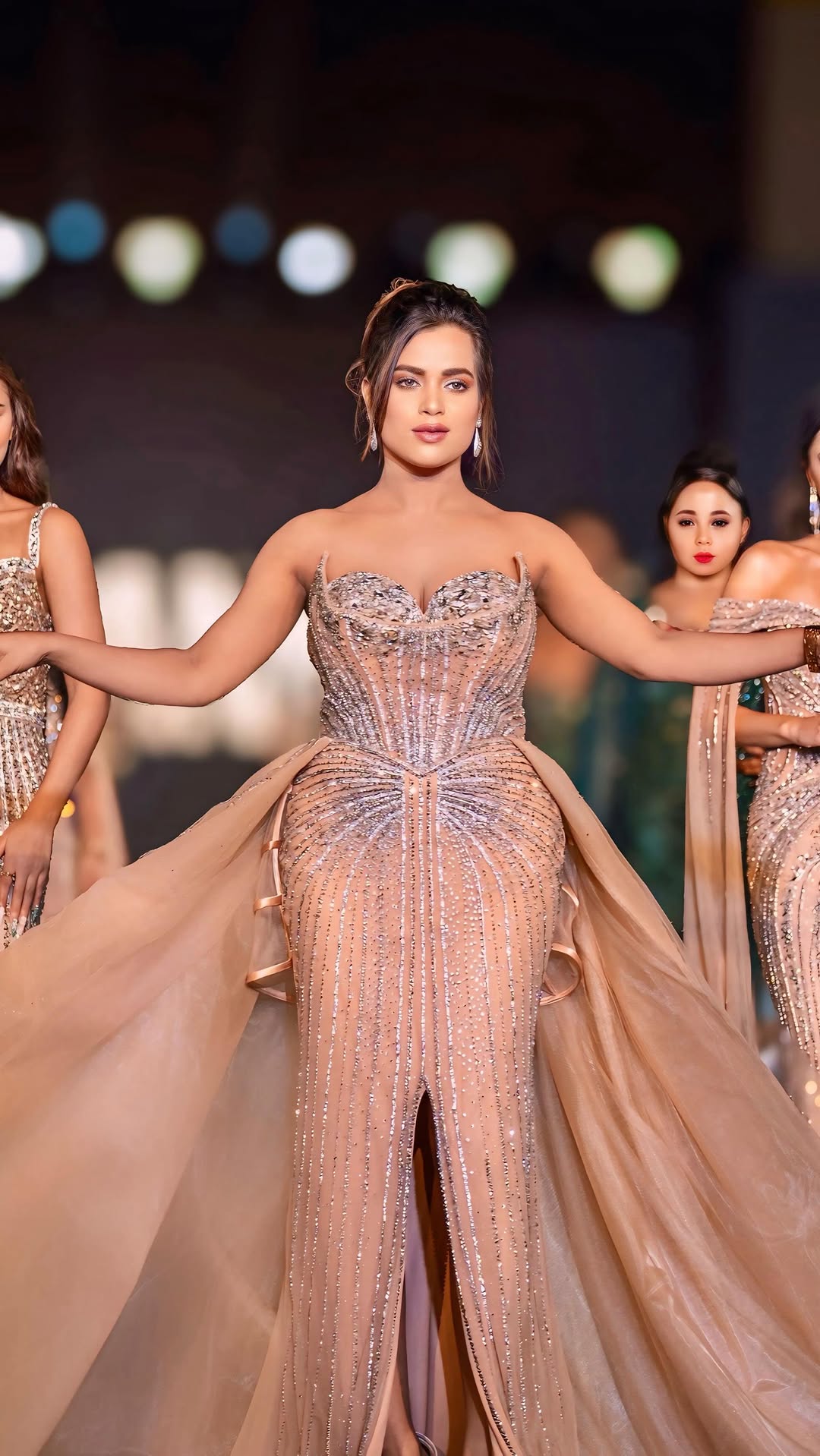Lit up the runway in style and swagger!
Loved walking for @fostanione for Bazar by Nahid khan
Where Fashion meets comfort in the boldest way !!🇦🇪
@fostanione
@bazarbynahidkhan
@portraitbyhnmunahid
@nahid_sabir_khan
@gaggaman1
@raksha.ravisaheb
#bazarfashion #shivanisharma #shivanisharmaactress #runway #fashionweek #dubai🇦🇪