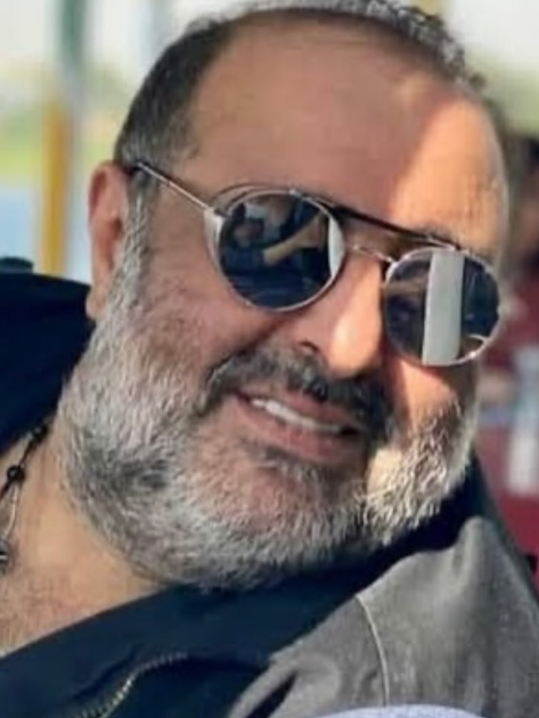 البقاء لله و الدوام لله ربنا يرحمك و يحسن اليك يا حبيبي و يجعل مثواك الجنه باذن الله توفي الي رحمه الله المخرج سامح عبد العزيز ارجو قراءه الفاتحه و الدعاء للمغفور له باذن الله