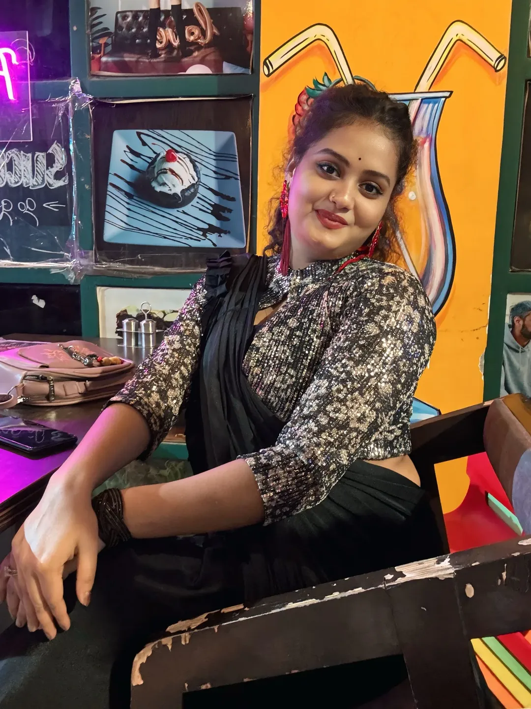 जीवन में शांति चाहते हैं तो दुसरों की शिकायतें करने से बेहतर है खुद को बदल लें। क्योंकि पुरी दुनिया में कारपेट बिछाने से खुद के पैरों में चप्पल पहन लेना अधिक सरल है......✍️❤️😎