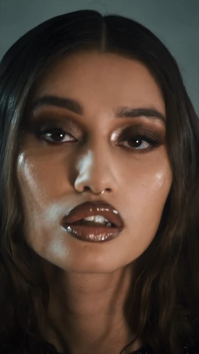 When shine meets sophistication — the all-new MAC Lipglass is here to redefine luxe lips.
Now available on @myntrabeauty @myntraluxe
#maclipglass #myntrabeauty #myntraluxe