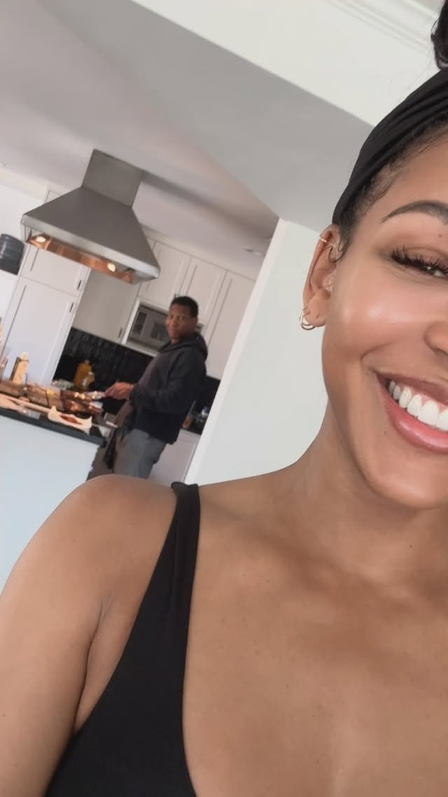 Issa @H0N0RCulture “Rest + Cheat day” and The Major’s are cooking up somethin mighty fine 😌😛
Disclaimer : I still made that French toast with Ezekiel bread though 👀😂
Happy Blessed Sunday yall!