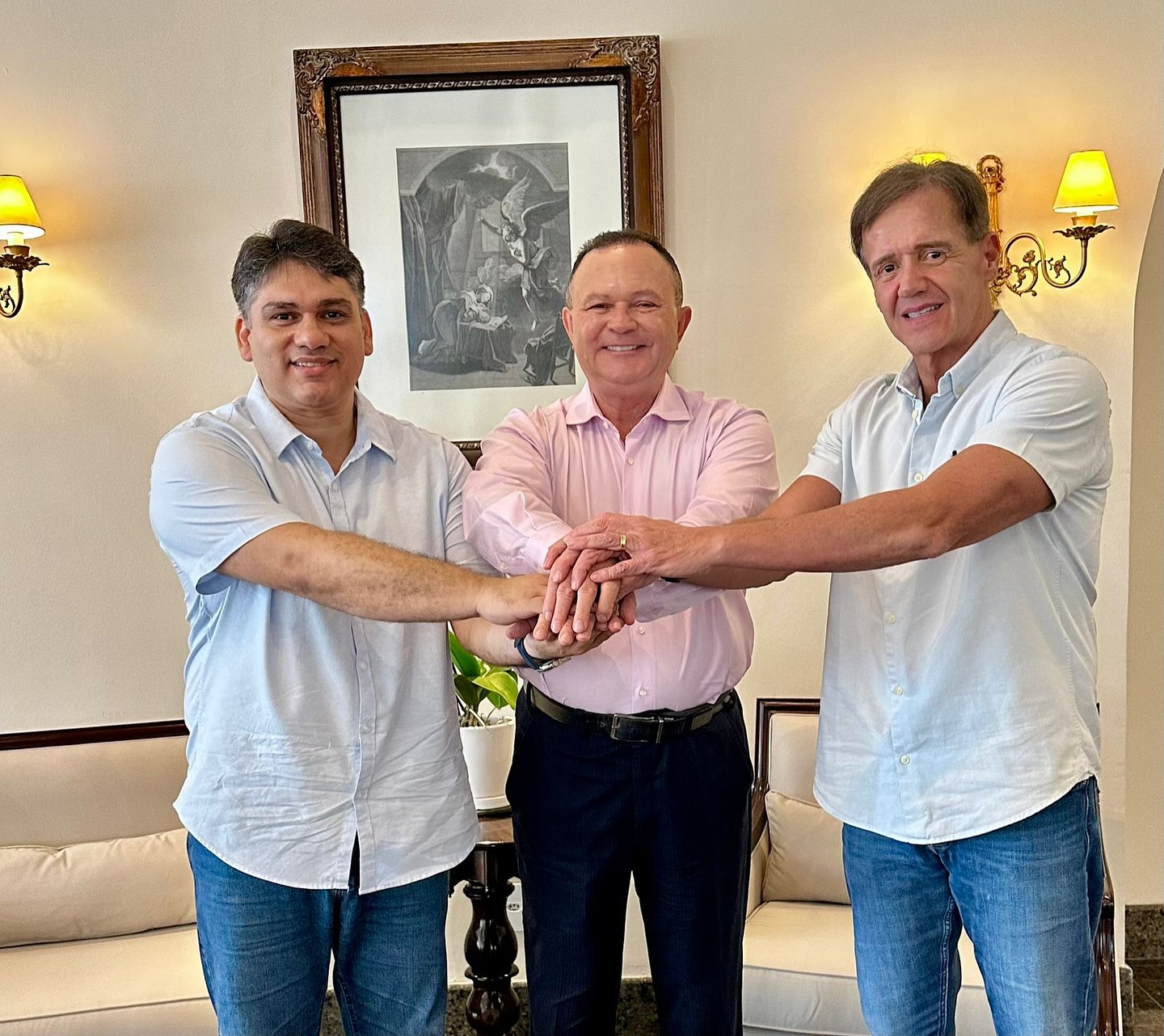 📣 Celso Dias é o novo secretário de Esporte e Lazer do Maranhão!
O governador Carlos Brandão nomeou Celso Dias para comandar a Secretaria de Estado do Esporte e Lazer (SEDEL). A indicação partiu do deputado federal Aluisio Mendes, presidente do Republicanos no Maranhão, e reforça a presença do partido na gestão estadual.
Publicitário com pós-graduação em Comunicação e Marketing, Celso já atuou como secretário parlamentar, superintendente da CODEVASF e consultor político. Ao assumir a SEDEL, destacou o compromisso com a inclusão, o desenvolvimento social e o fortalecimento do esporte em todo o estado, com foco especial no apoio aos municípios.
Segundo Aluisio Mendes, a nomeação marca a contribuição do Republicanos com o crescimento do esporte no Maranhão.