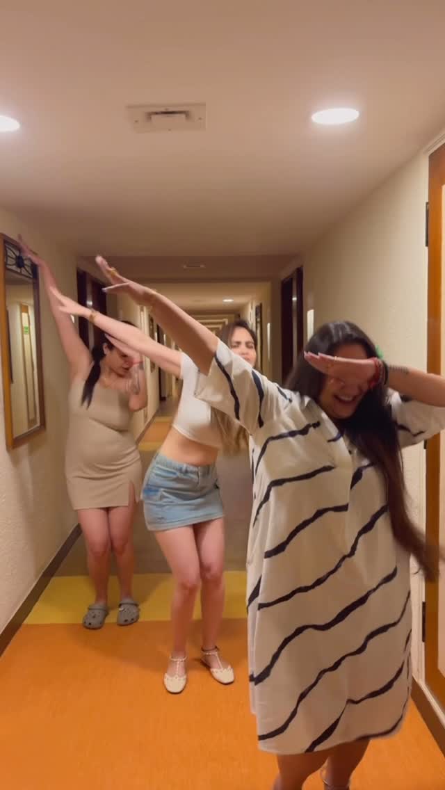 Shaky Shaky 💃🏻🧿
.
.
.
.
.
.
.
#instafashion #instagood #instagram #reel #sistergoal #foryoupage #explore #viralreels #viral #video #shakyshaky❤️ #foryou #trending #sisters #sisterlove #dancereel #dancer